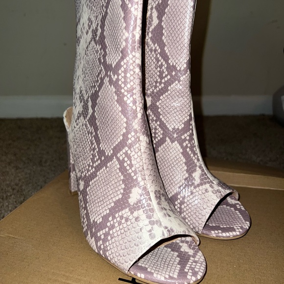 Open toe heels - Picture 2 of 3